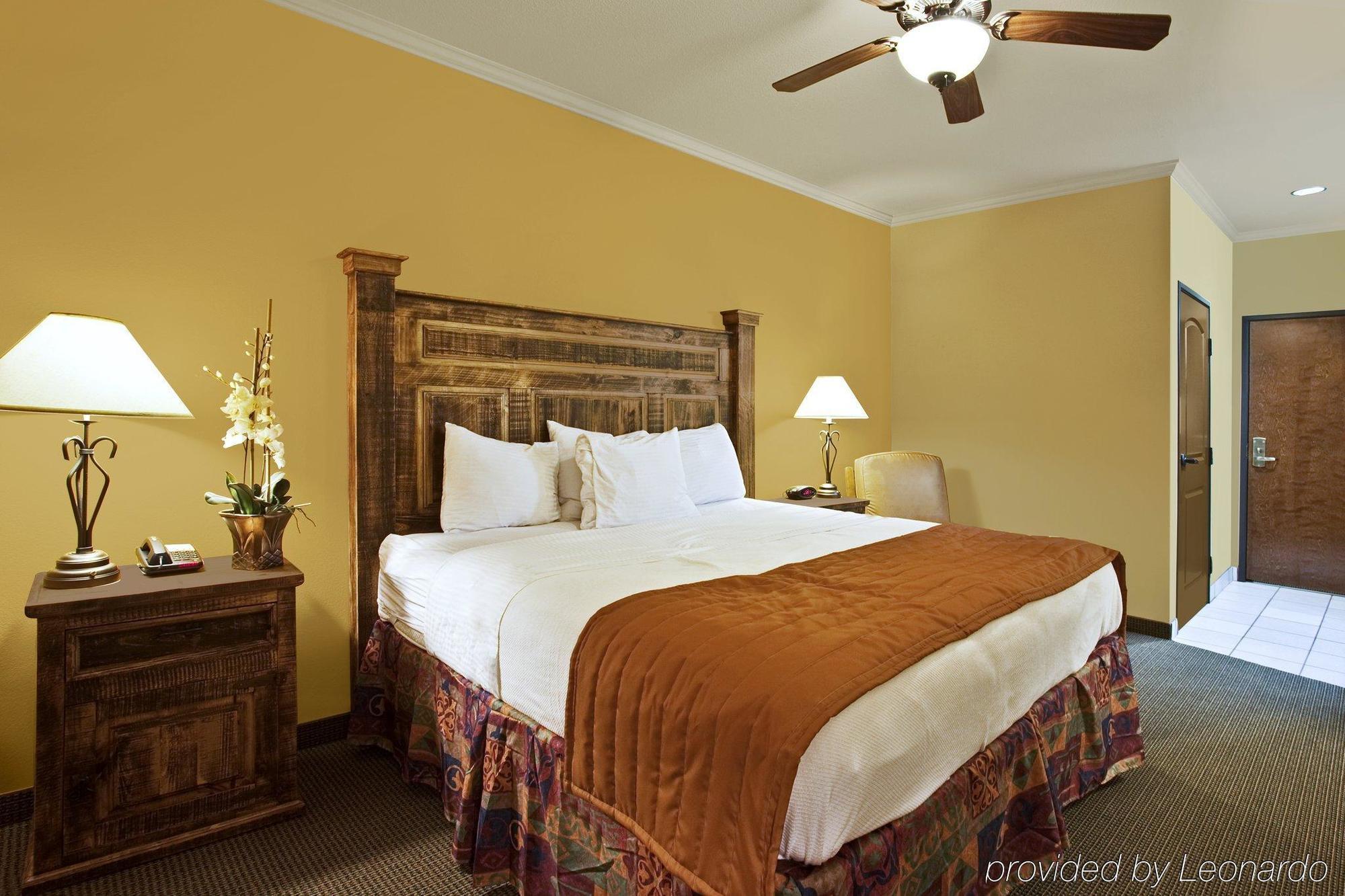 La Hacienda Inn San Antonio Room photo